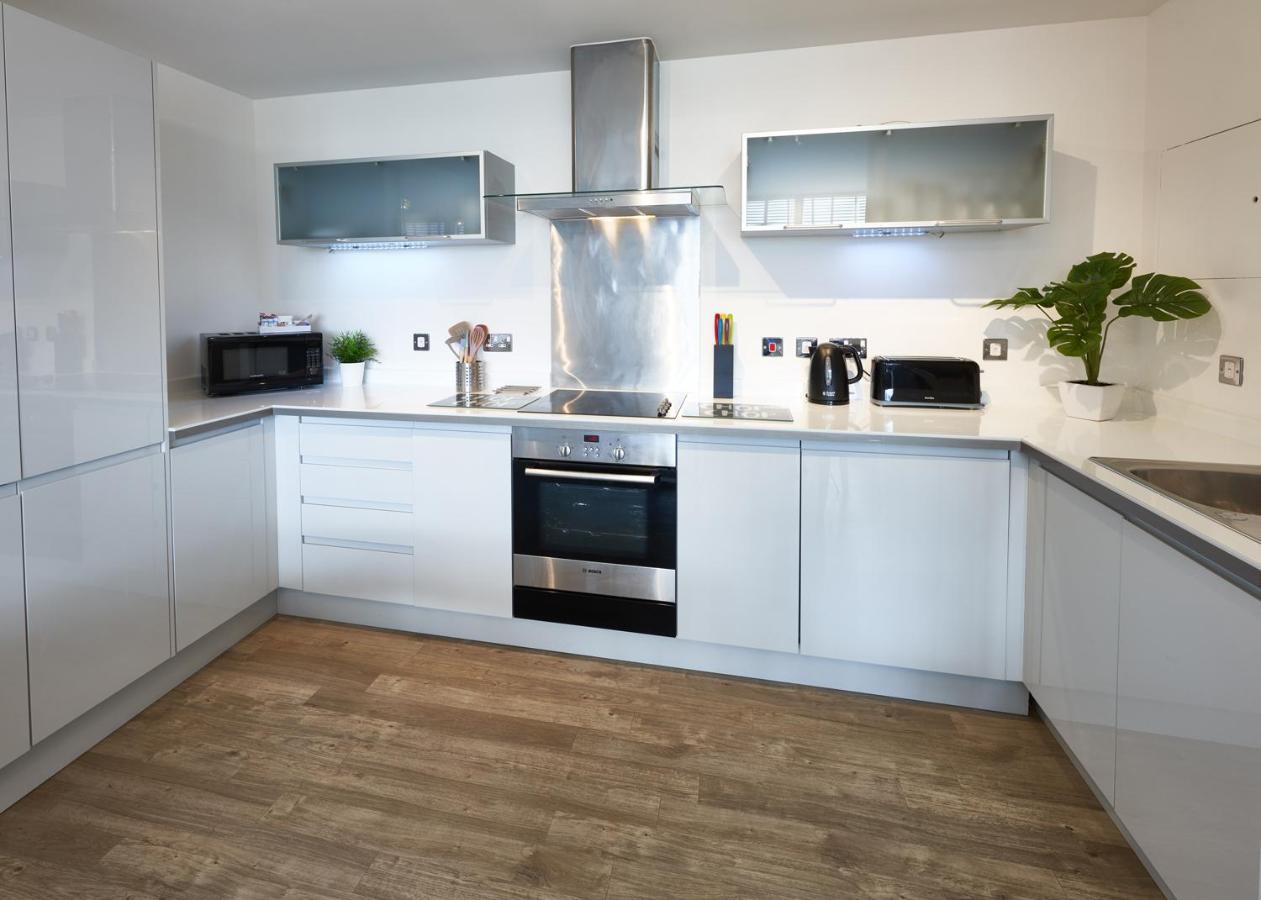Shortstaymk Vizion Apartments, With Free Superfast Wi-Fi, Parking, Sky Sports And Movies Milton Keynes Exterior photo