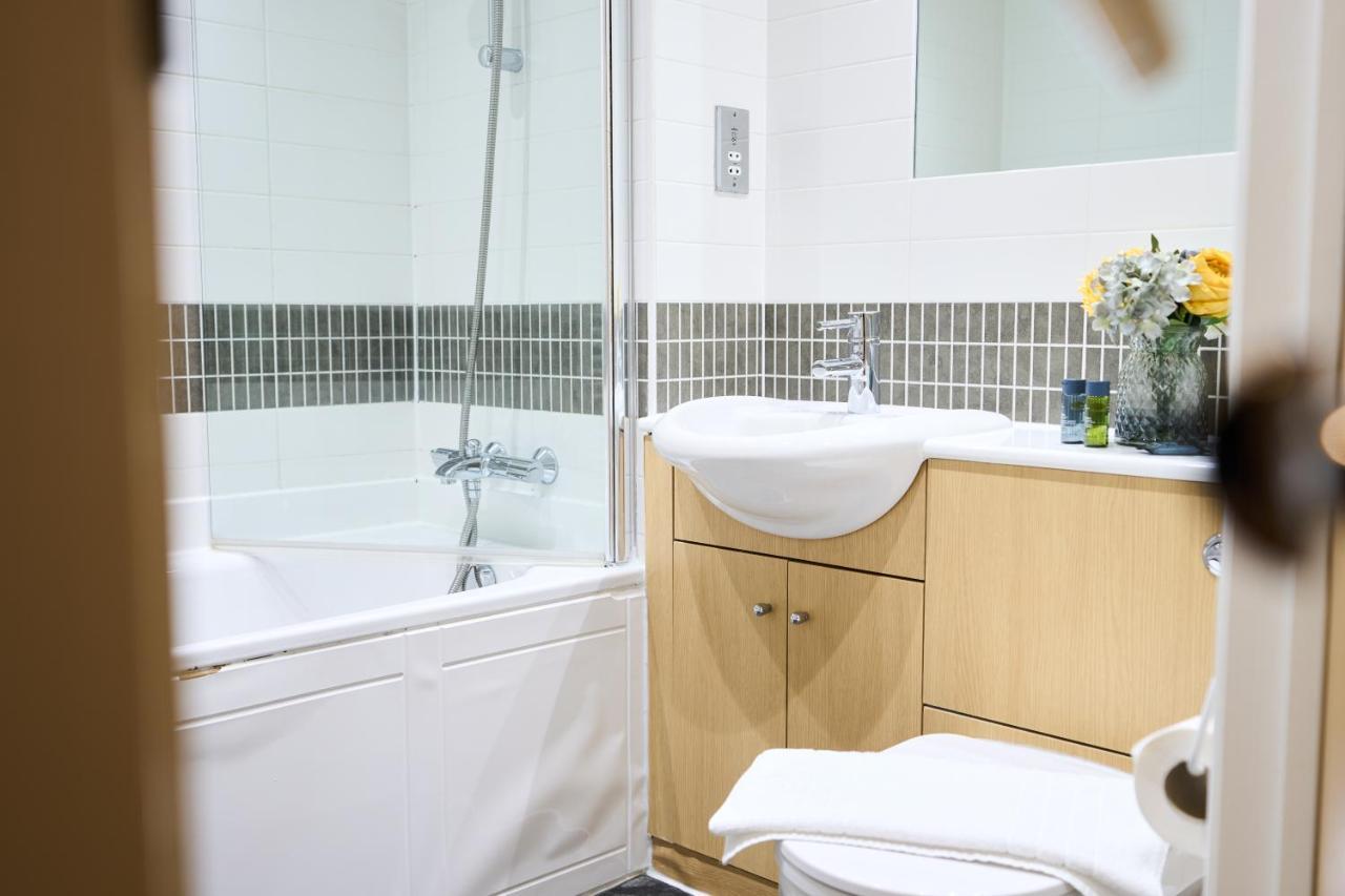 Shortstaymk Vizion Apartments, With Free Superfast Wi-Fi, Parking, Sky Sports And Movies Milton Keynes Exterior photo