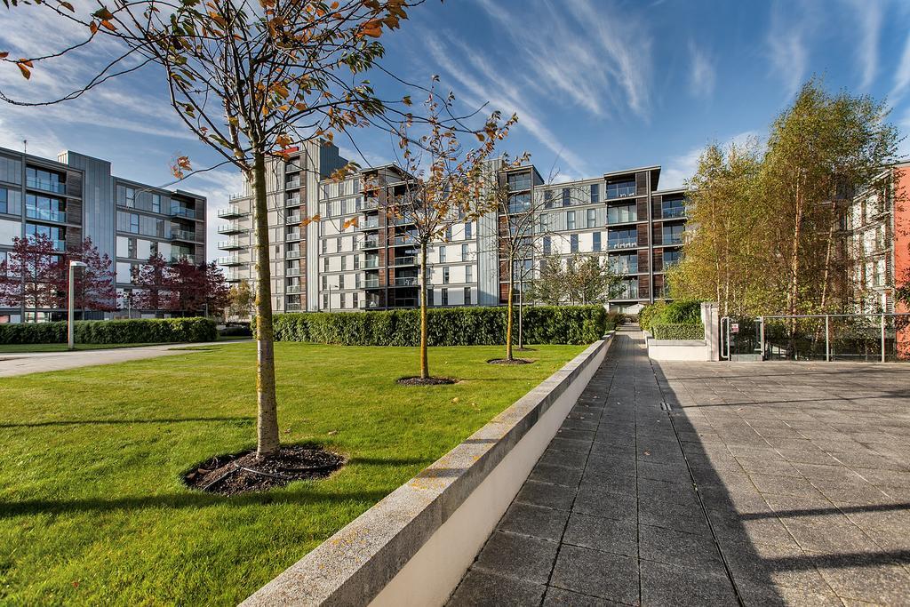 Shortstaymk Vizion Apartments, With Free Superfast Wi-Fi, Parking, Sky Sports And Movies Milton Keynes Exterior photo