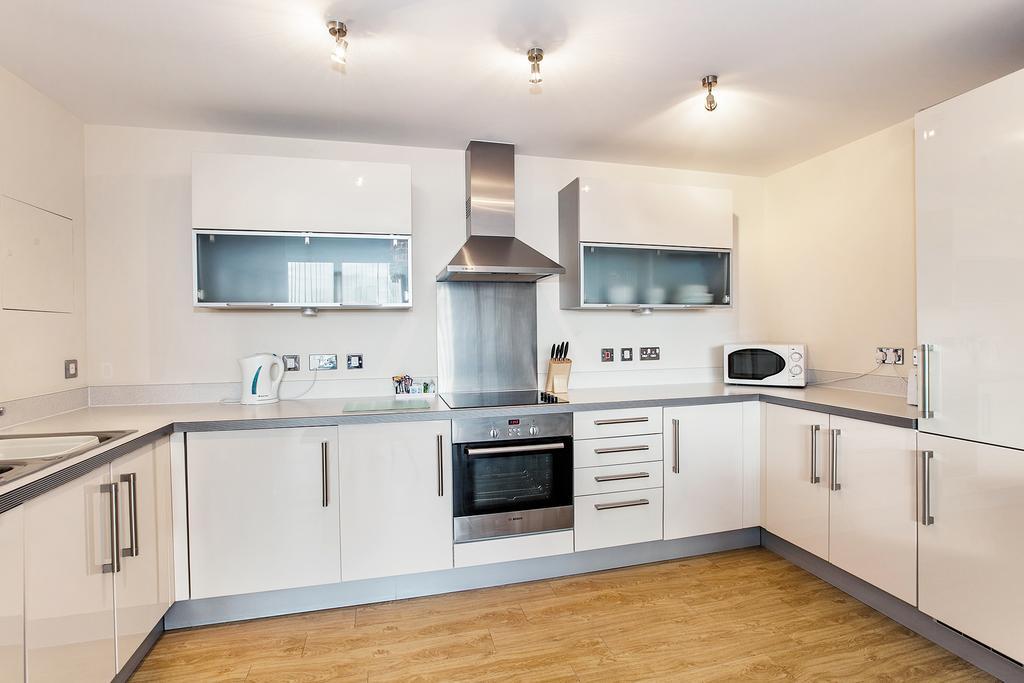 Shortstaymk Vizion Apartments, With Free Superfast Wi-Fi, Parking, Sky Sports And Movies Milton Keynes Exterior photo