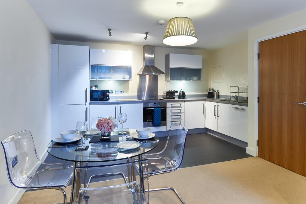 Shortstaymk Vizion Apartments, With Free Superfast Wi-Fi, Parking, Sky Sports And Movies Milton Keynes Exterior photo